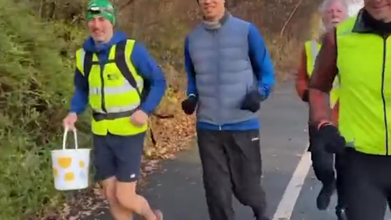 Vernon Kay arrives in Manchester on final leg of Ultramarathon