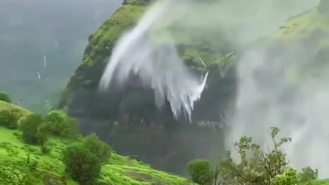 Waterfall reverse.🏞️