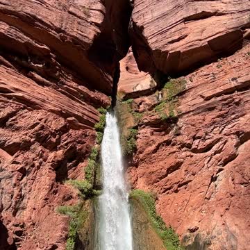 Deer Falls in th Grand Canyon