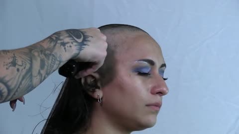 Models women headshave