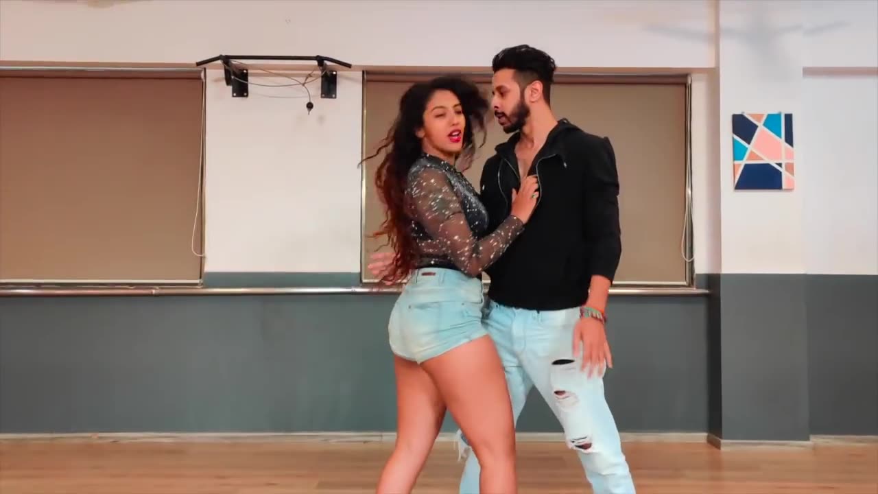 Garmi Song