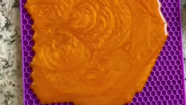 How we make out scented wax melt sprinkles 😍 _candlemaker _orange _spookyseason