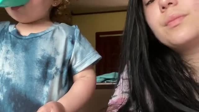 Giovanna:"você num queria água, tá aí, toma 😂"