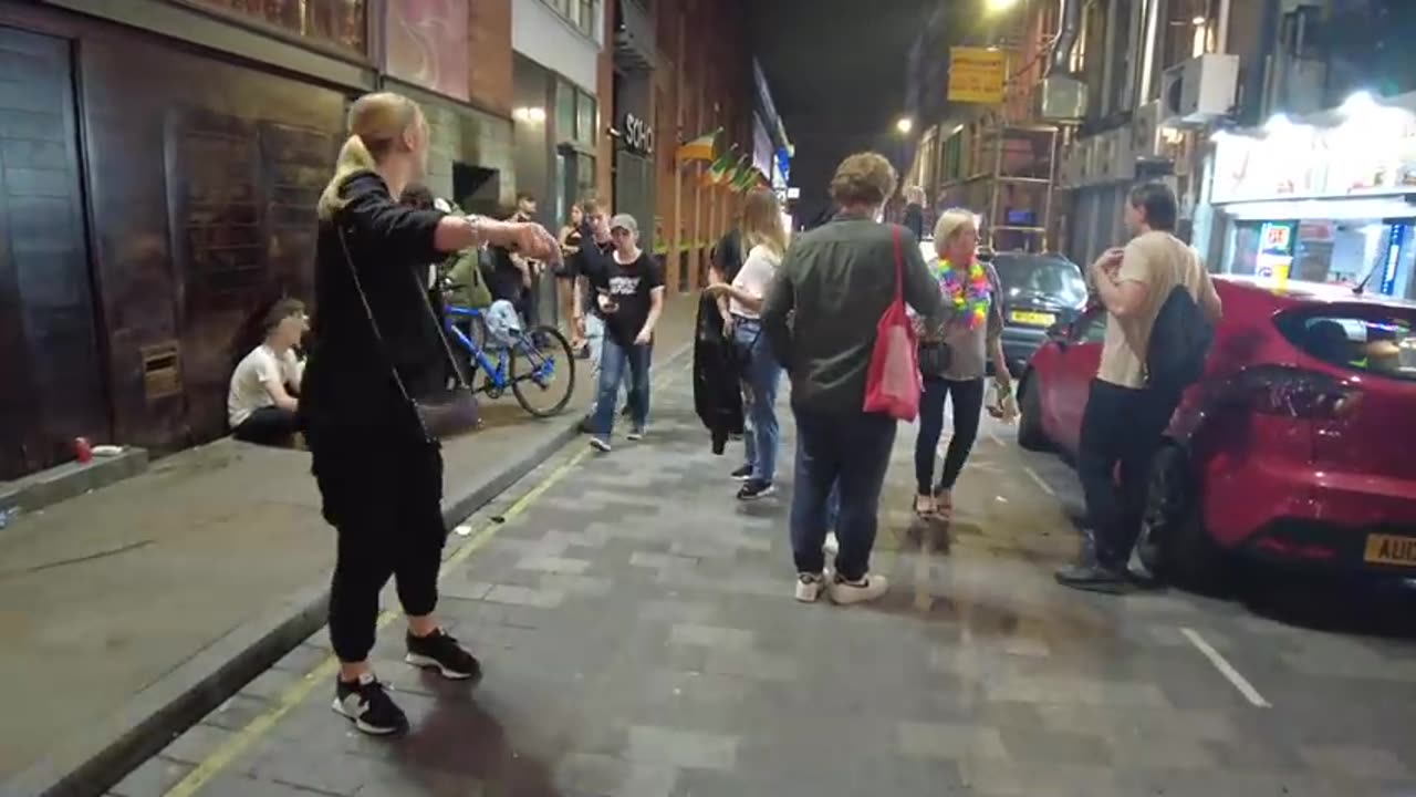 Nightlife in England - Liverpool Walking Tour 3