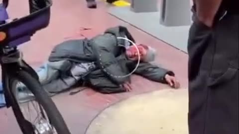 Old Guy Knocked Out by Two Thugs on Skateboards, SF