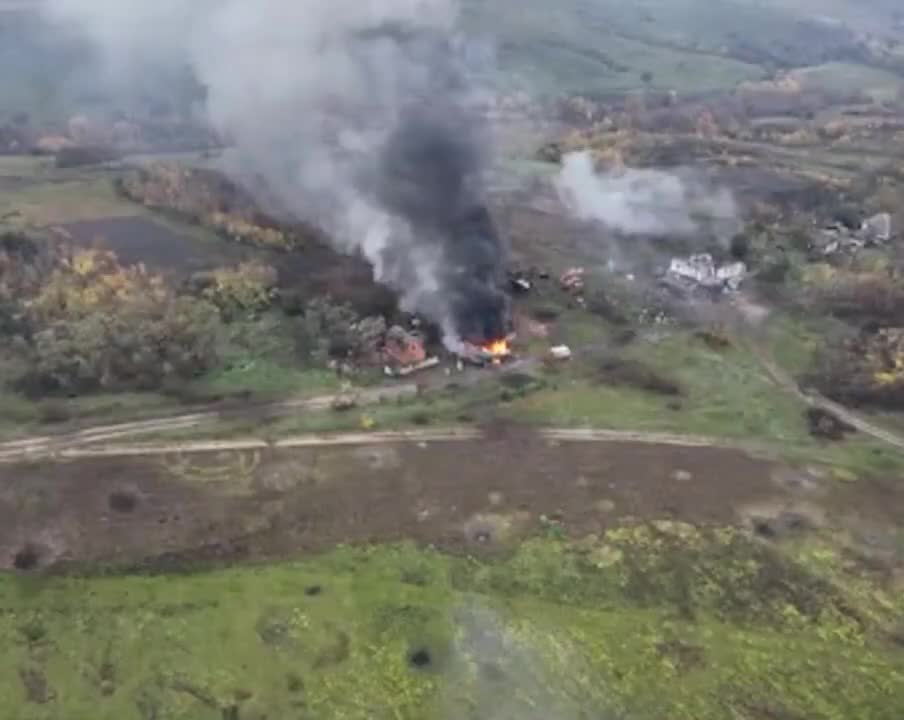 Ukrainian soldiers destroy Russian positions