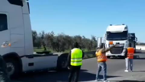 Italian truckers and farmers are emulating Canada