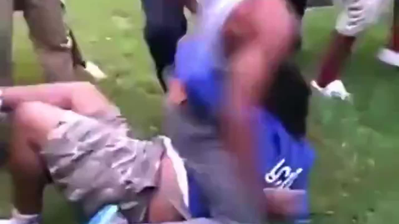 Cop Ends Fight Quickly