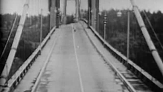 Tacoma Narrows Bridge Collapse with Sound