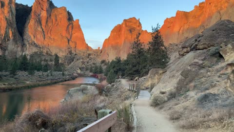 Central Oregon – Smith Rock State Park – Hiking River Trail as the Sunrise Glows on the Canyon – 4K