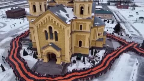 In Nizhny Novgorod, local residents girded the Alexander Nevsky Cathedral with a St. George ribbon.