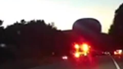 Hot air balloon carrying passengers safely lands on busy highway #Shorts