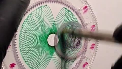 Simple spirograph design satisfying art