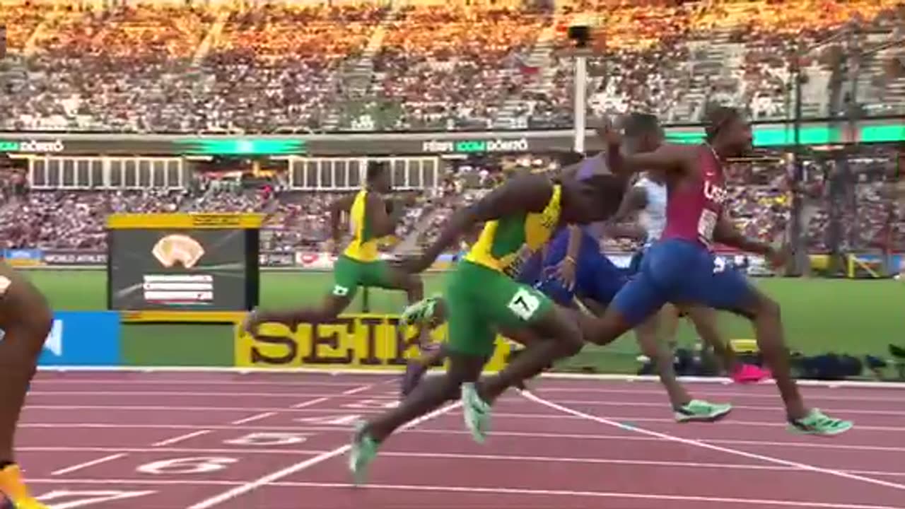 USA all the way in the men's 4x400m 👏 #WorldAthleticsChamps