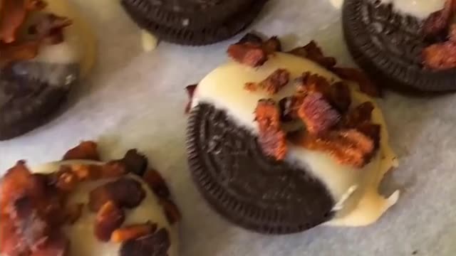 Maple Bacon Oreos!