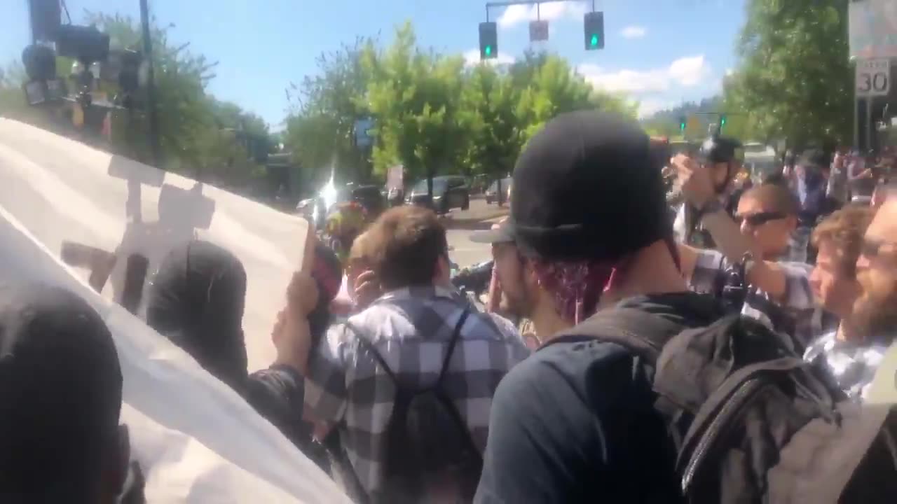 Aug 4 2018 Portland 01.0.4 Antifa calls a reporter a nazi as he tries to interview them