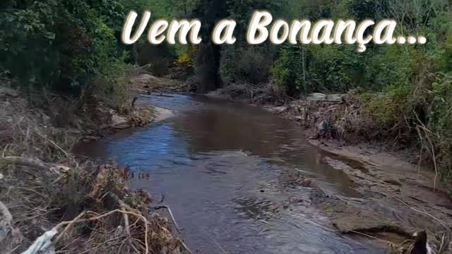 DEUS SALVE O BRASIL, DEUS SALVE O BRASIL, DEUS SALVE O BRASIL...