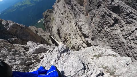 Wingsuit Flight - straight & steep line