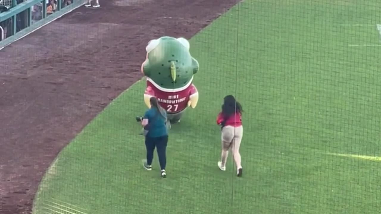 Just eat it fun with base ball player