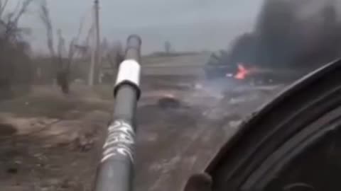 A Ukrainian ATGM hits a Russian T-80 Tank