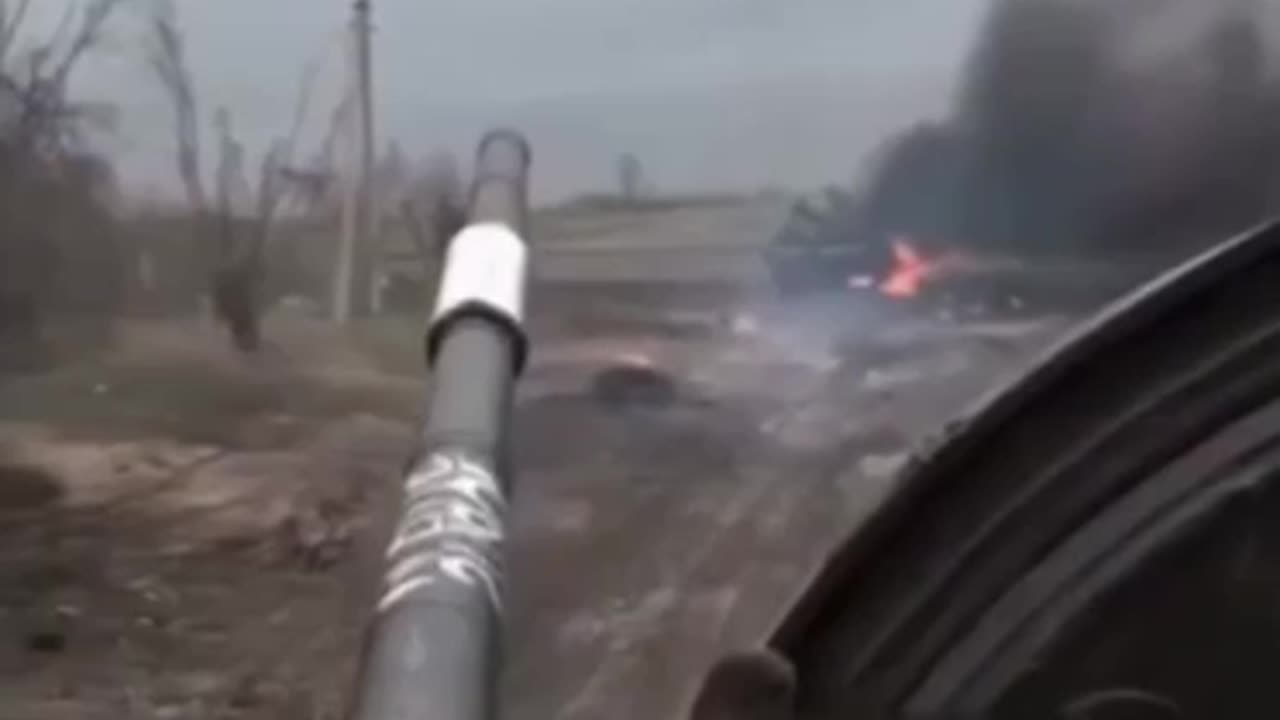 A Ukrainian ATGM hits a Russian T-80 Tank