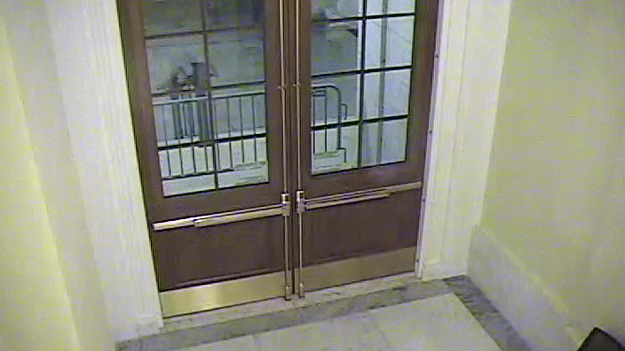 3443CHOB02CH12NRotundaExit_2021-01-06_23h40min01s347ms.mp4