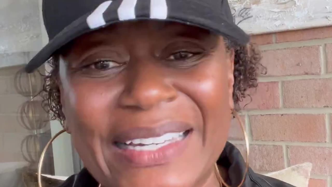 Liberal White Karens Gone Wild: Karen Accosts Black Republican Woman in Cafe
