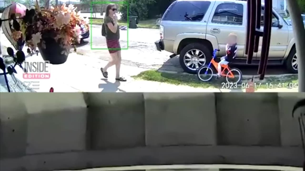 LADY PRETENDING TO BE WITH CPS TRIED TO KIDNAP A CHILD OUTSIDE OF HIS HOUSE