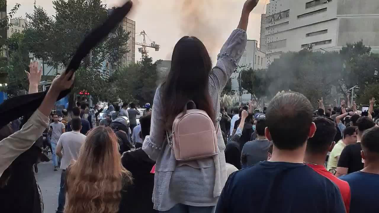 Iran, proteste donne: il doppio standard occidentale!