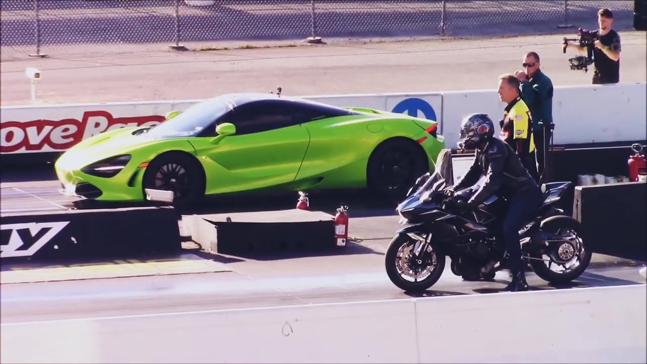 Mclaren vs kawasaki ninja H2 drag race watch till end #mclaren #h2#h2r#rumble#follow#youtubeshorts