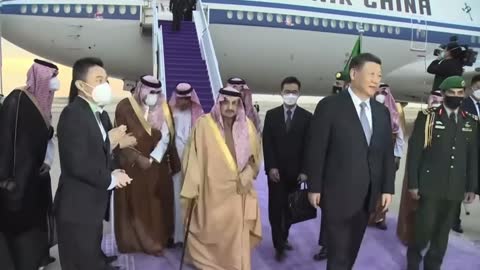 In Riyadh, Xi Jinping was met by the royal family