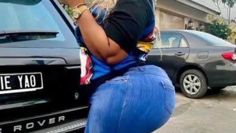 6 Women With Bigger Body Parts Than Usual