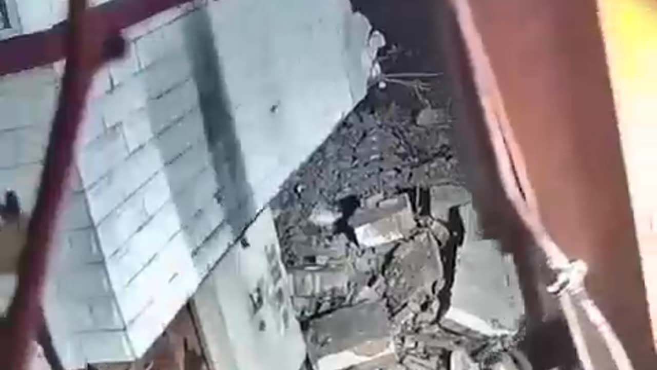 If there are still people inside, we'll start the demolition.