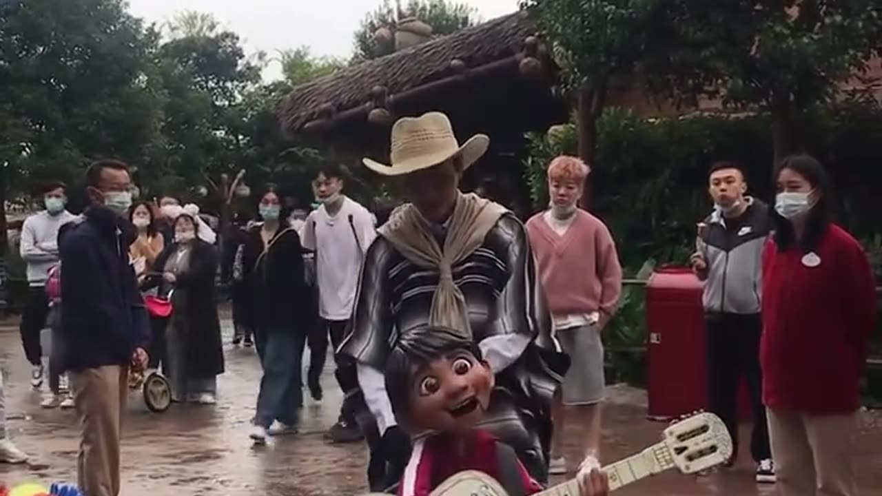Amazing street performances 🎠favorite 1-3?