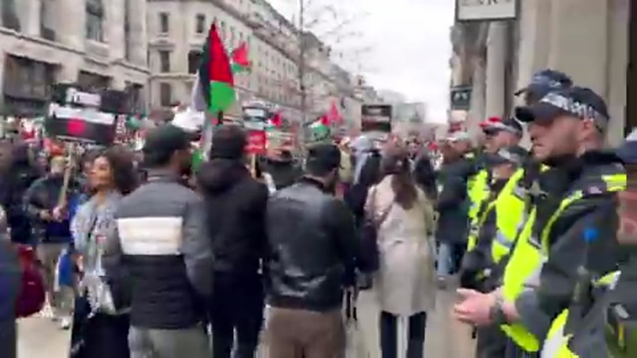 London — Police stand guard to protect shops as pro-Palestine demonstrators shut