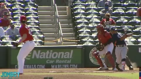 Yadier Molina tells runner to steal then throws