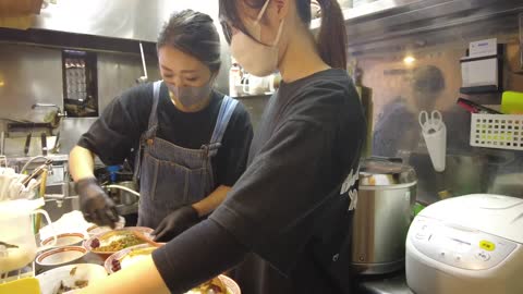 BEAUTIFUL Mom and daughter duo make GIANT pork and egg RICE BOWL