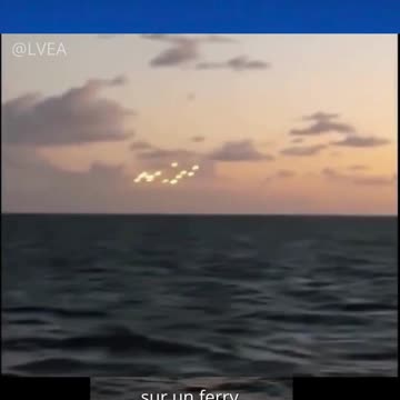 ★ Incroyable Une Flotte d'OVNIS lumineux filmée depuis un Ferry en pleine mer ! - 100% Réel