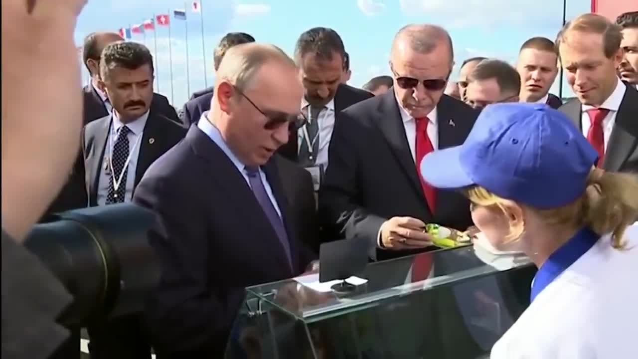 Putin buys Erdogan ice cream, shows off new Su-57 fighter jet during visit to Russia_2