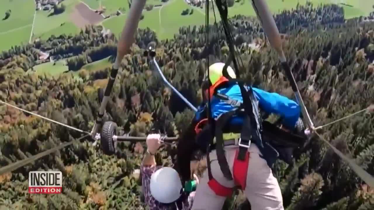 Pilot Forgets to Attach Tourist to Hang Glider