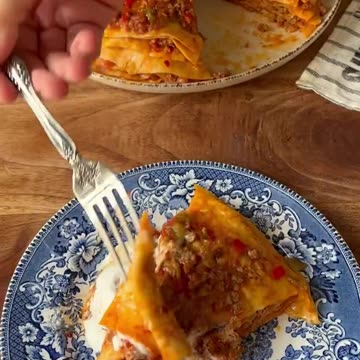 Desi Pizza 🍛🍛🍕 at Home 🏠 spicy 🔥🔥 and Crispy 🥵🥵😀