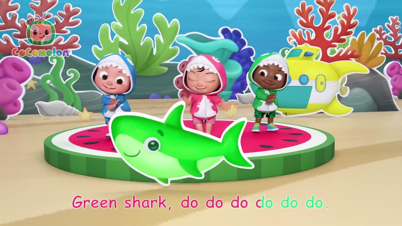 Baby Shark Learns Colors | CoComelon & Kids Songs