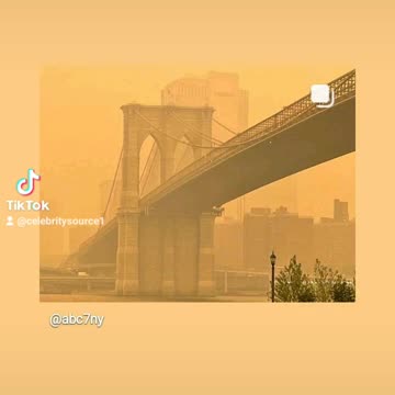 Looks Brooklyn Bridge over air quality alert bad smog smoke in the air