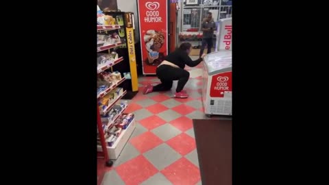 Mean Woman Provokes A Fight Inside The Portland Store ED