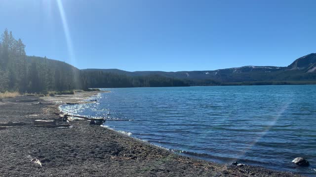 Central Oregon – Paulina Lake “Grand Loop” – Gentle Waves Have a Sleep Inducing Effect – 4K