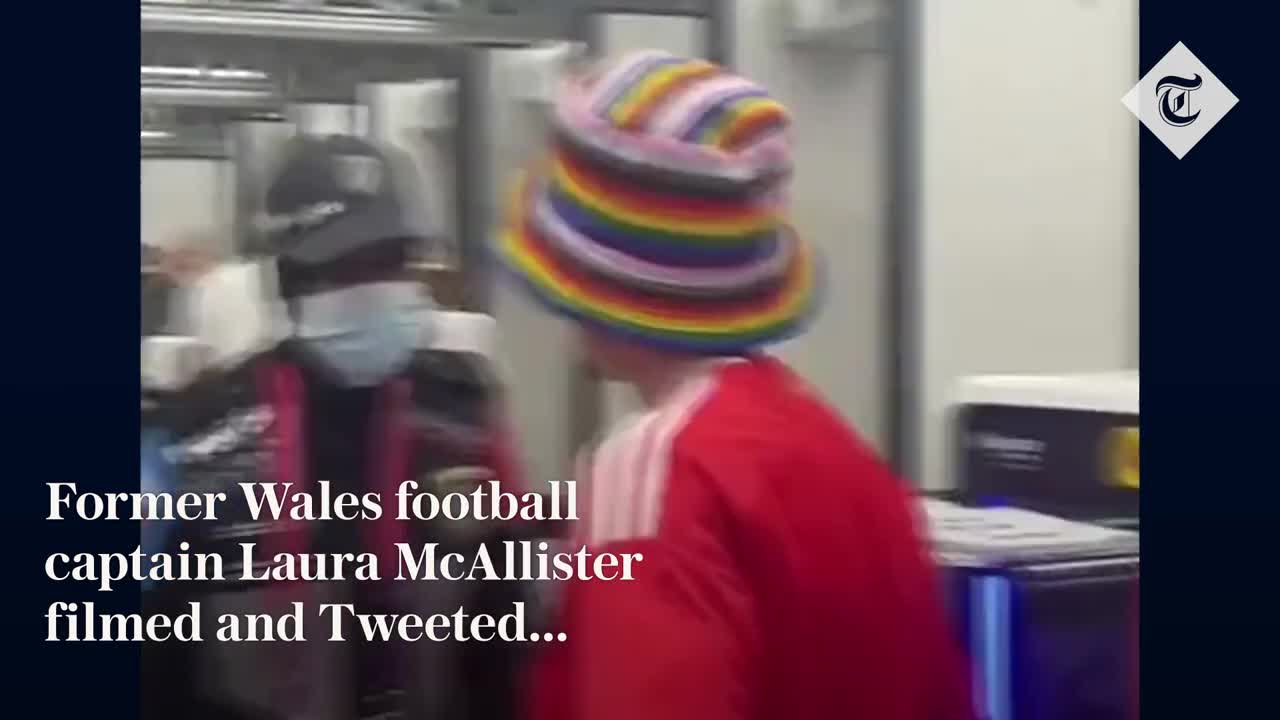 World Cup | Former Wales captain told to remove rainbow hat before USA match by security