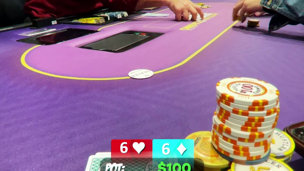 can you guess who's bigger? #poker #gambling #casino