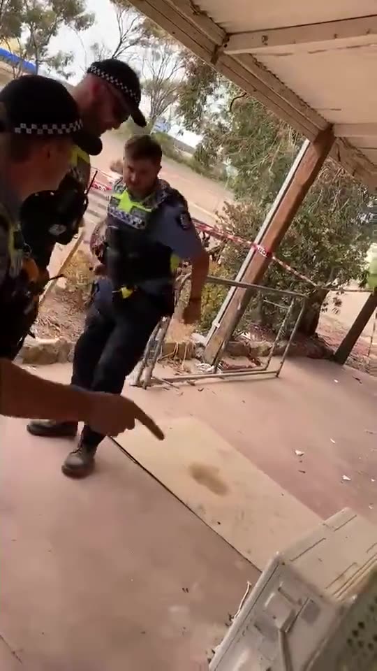 Police entering the property where Rod Culleton was apparently arrested.