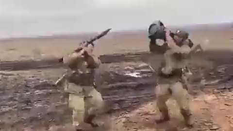 2 Ukrainian soldiers who shot a Russian tank celebrate