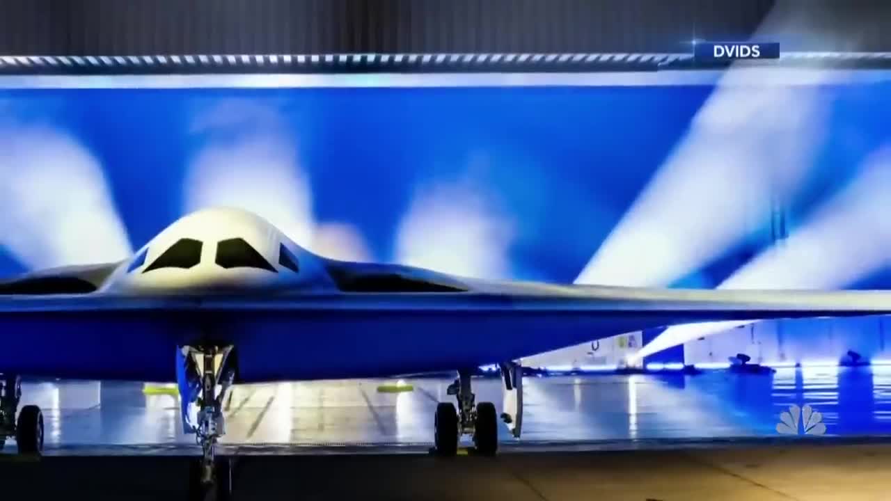 Pentagon Unveils New Stealth Bomber Plane